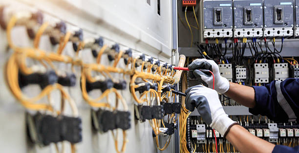 Professional Electrician technician working in Terre du Lac, MO